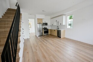 11241 Morrison St in North Hollywood, CA - Building Photo