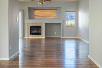 10530 Santerno St in Las Vegas, NV - Foto de edificio - Building Photo