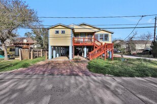 631 Clear Lake Rd in Clear Lake Shores, TX - Building Photo