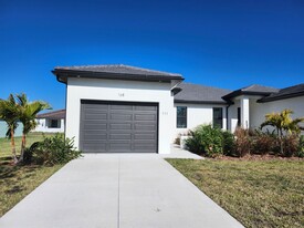 168 Madrid Blvd in Punta Gorda, FL - Building Photo