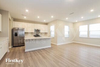 2464 S Carlota Dr in New Palestine, IN - Foto de edificio - Building Photo