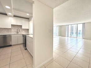 3800 S Ocean Dr in Hollywood, FL - Building Photo - Building Photo