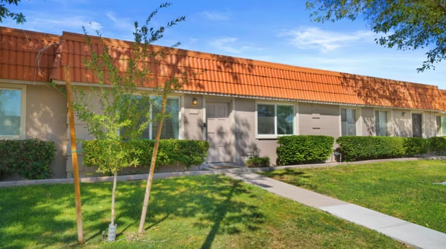 8206 E Orange Blossom Ln in Scottsdale, AZ - Building Photo - Building Photo