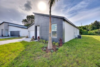 314 Royal Palm Wy in Winter Haven, FL - Building Photo - Building Photo