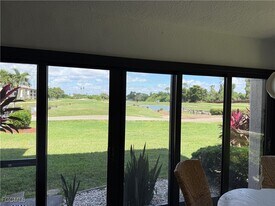 5965 Trailwinds Dr in Ft. Myers, FL - Building Photo