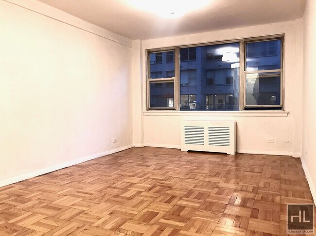 EAST 55 STREET in New York, NY - Building Photo - Building Photo