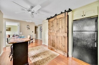 74 Hollister Way S in Glastonbury, CT - Building Photo - Building Photo