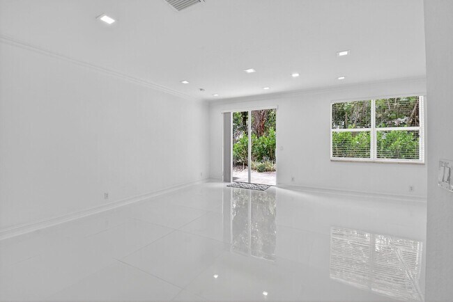 16081 Poppyseed Cir in Delray Beach, FL - Building Photo - Building Photo