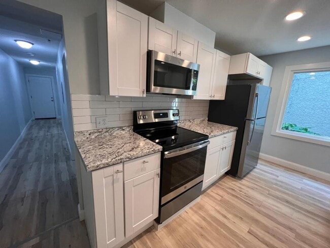 910 N Oliver Ave in Minneapolis, MN - Foto de edificio - Building Photo