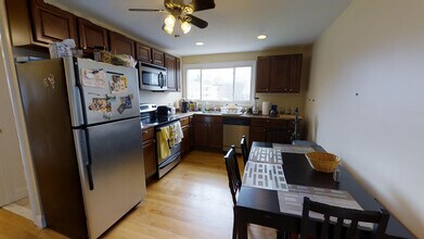 1 Victoria St, Unit 2 in Somerville, MA - Building Photo - Building Photo