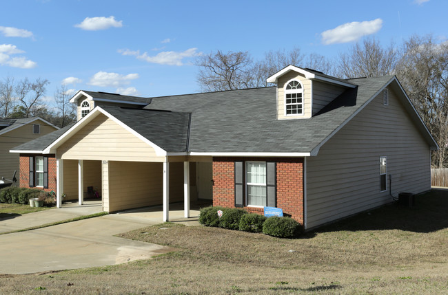 2004 14th St in Phenix City, AL - Foto de edificio - Building Photo