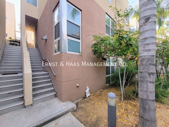 302 E 19th St in Long Beach, CA - Building Photo - Building Photo