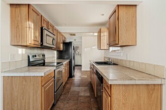 2506 NE Franklin St in Bremerton, WA - Foto de edificio - Building Photo