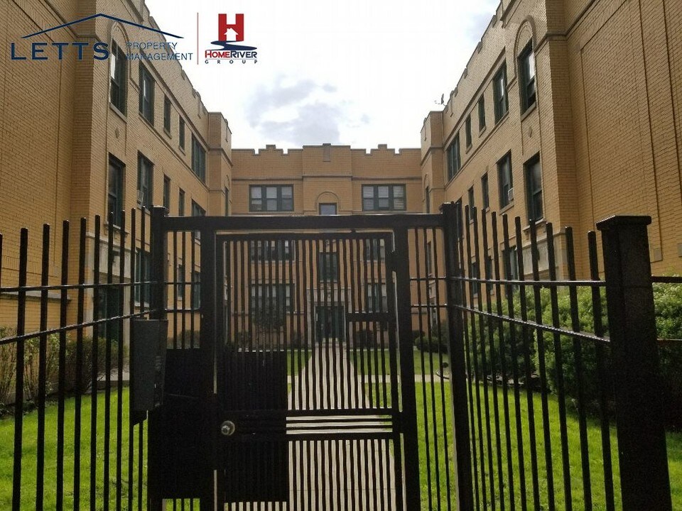 10928 S Vernon Ave-Unit -3W in Chicago, IL - Building Photo