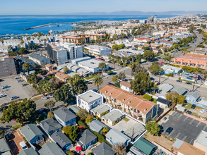 214-216 S Broadway in Redondo Beach, CA - Building Photo - Building Photo