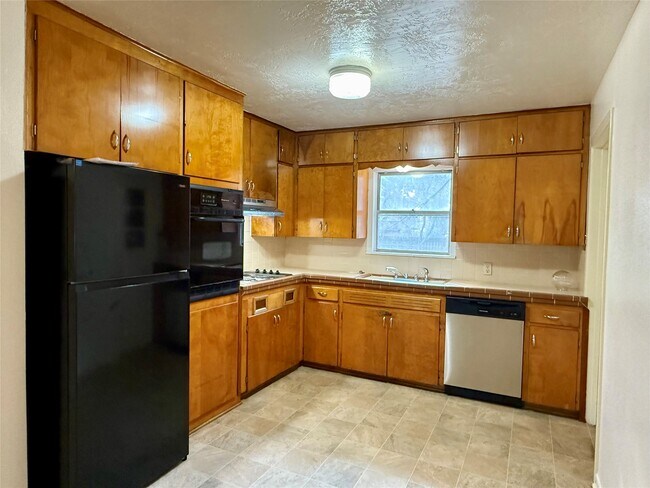 219 Moore St in Navasota, TX - Building Photo - Building Photo