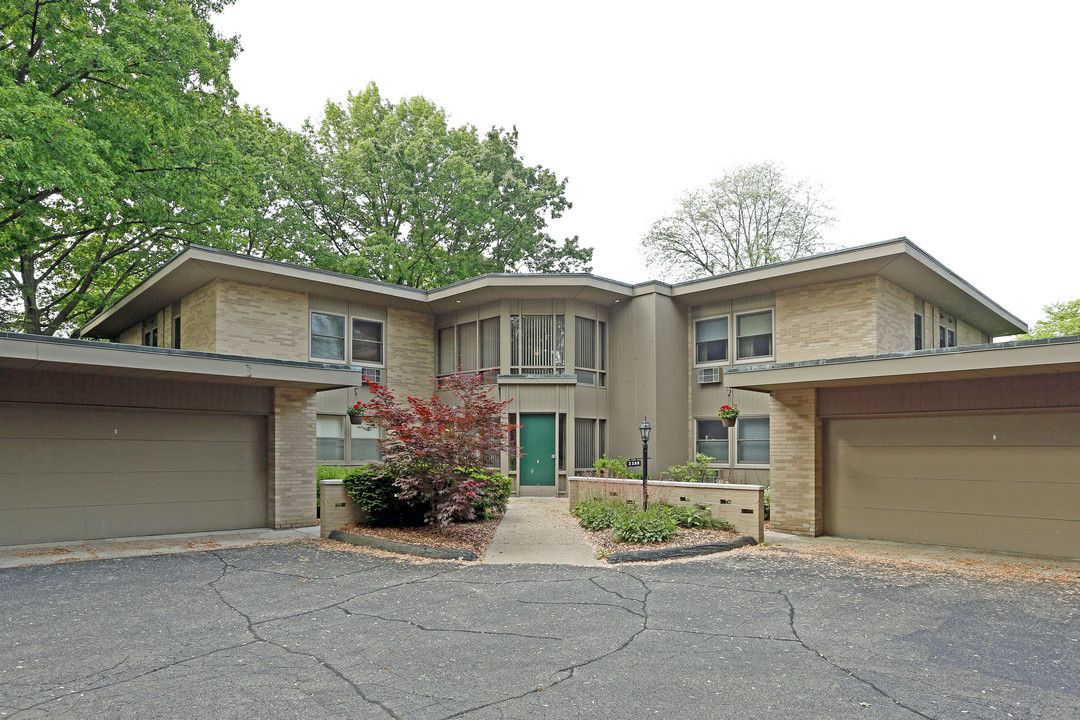 Golfview Apartments in Royal Oak, MI - Building Photo