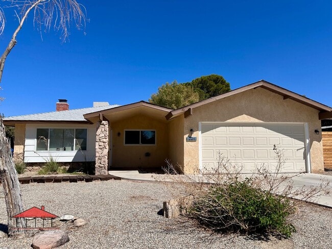 224 Larkspur St in Ridgecrest, CA - Building Photo - Building Photo