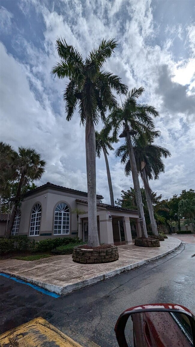 9919 Nob Hill Ln in Sunrise, FL - Building Photo - Building Photo