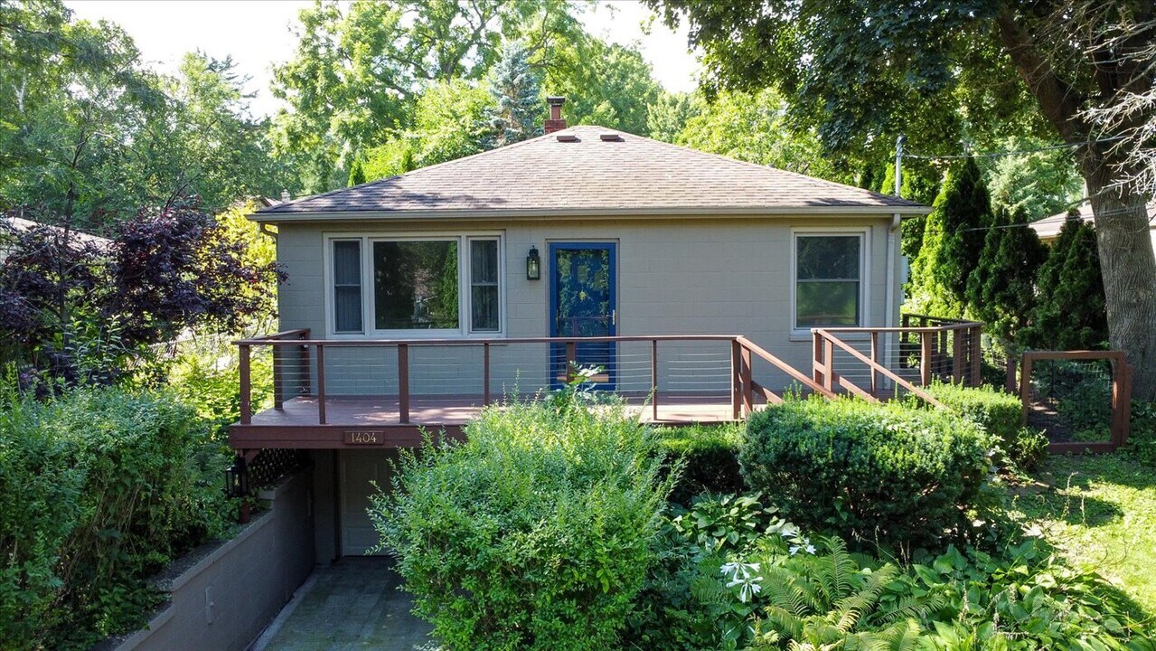 1404 Wyldhaven Ave in Monona, WI - Building Photo