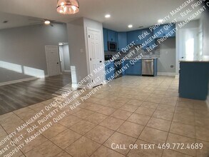 1315 Allante Ct in Euless, TX - Building Photo - Building Photo