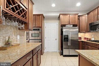 19461 Dover Cliffs Cir in Germantown, MD - Building Photo - Building Photo