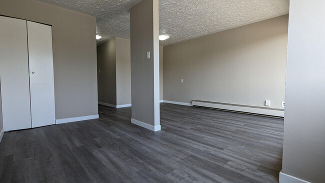 Queensway Place Apartments in Prince George, BC - Building Photo - Building Photo