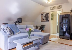 47 Puckerbrush Rd, Unit Apartment in Campton, NH - Building Photo