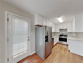 383 Robin Hood Dr in Douglasville, GA - Building Photo - Building Photo