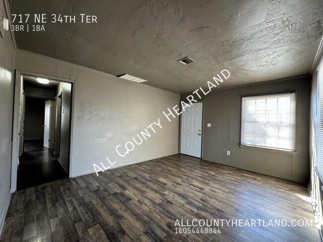 717 NE 34th Terrace in Oklahoma City, OK - Building Photo - Building Photo