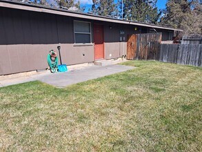 464 NE Thurston Ave in Bend, OR - Building Photo - Building Photo