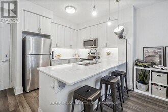 610 Farmstead Dr in Milton, ON - Building Photo - Building Photo