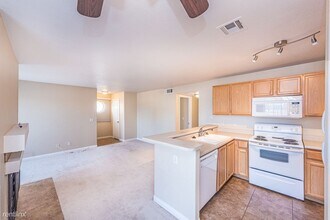 2968 Juniper Hills Blvd-Unit -Unit 202 in Las Vegas, NV - Building Photo - Building Photo