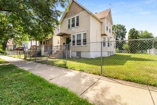 257 W 109th Pl in Chicago, IL - Building Photo