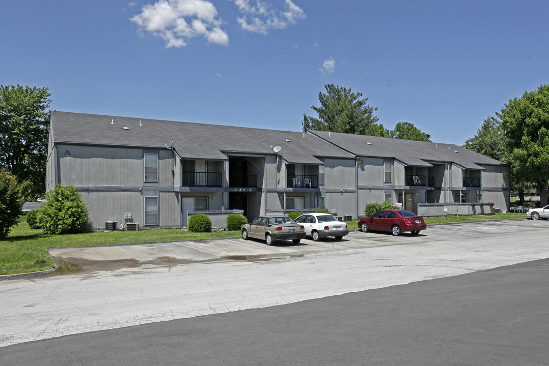 Foxwood Apartments in Columbia, TN - Building Photo