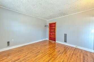 40 Bayside Ave in Oyster Bay, NY - Building Photo - Building Photo