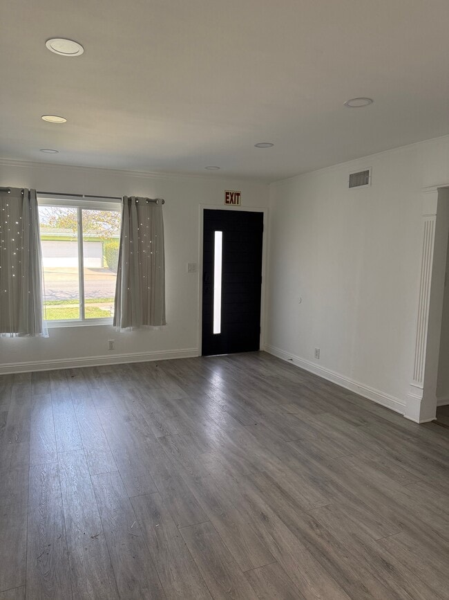 9422 Krepp Dr in Huntington Beach, CA - Building Photo - Building Photo