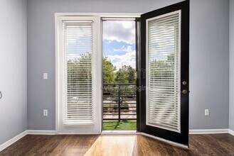 5300 Peachtree Rd in Atlanta, GA - Foto de edificio - Building Photo