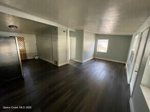 343 Jepson St in Titusville, FL - Foto de edificio - Building Photo