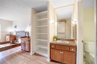 3760 Inverrary Dr in Lauderhill, FL - Building Photo - Building Photo