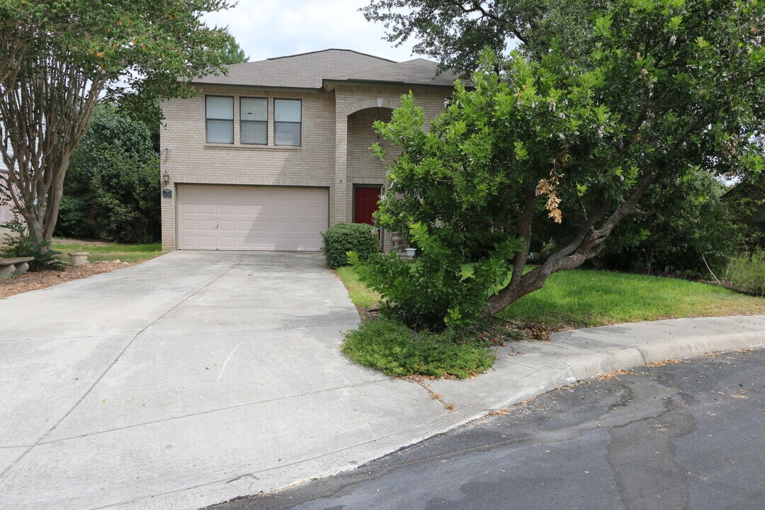 2235 Indian Meadows Dr in San Antonio, TX - Building Photo