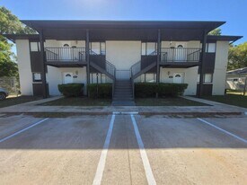 7855 Pinehurst Dr in Spring Hill, FL - Building Photo