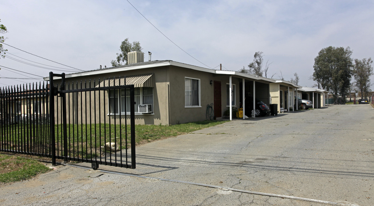 15346-15352 1/2 Ceres Ave in Fontana, CA - Building Photo