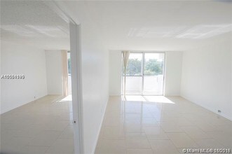 494 NW 165th St-Unit -C307 in Miami, FL - Building Photo - Building Photo
