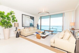 10201 Collins Ave, Unit 1002 in Bal Harbour, FL - Foto de edificio - Building Photo
