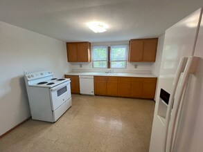 1315 Rixon St, Unit B in Alton, IL - Building Photo - Building Photo