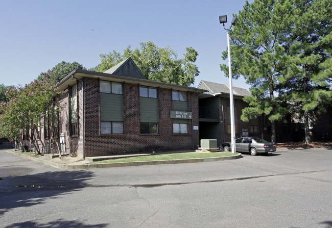 Washington Manor in Memphis, TN - Building Photo - Building Photo