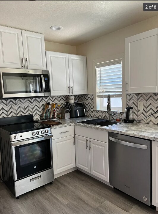 900 Santa Cruz Dr in Pleasant Hill, CA - Building Photo