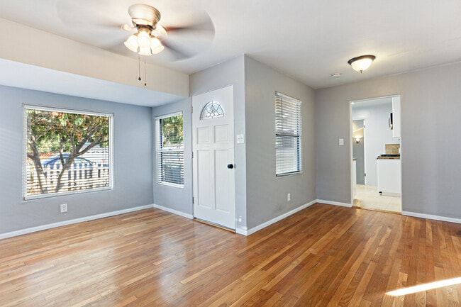917 E 28th St, Unit Front Unit in National City, CA - Building Photo - Building Photo