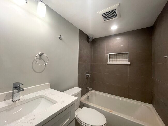199 Boylston St, Unit 1 in Brookline, MA - Building Photo - Building Photo